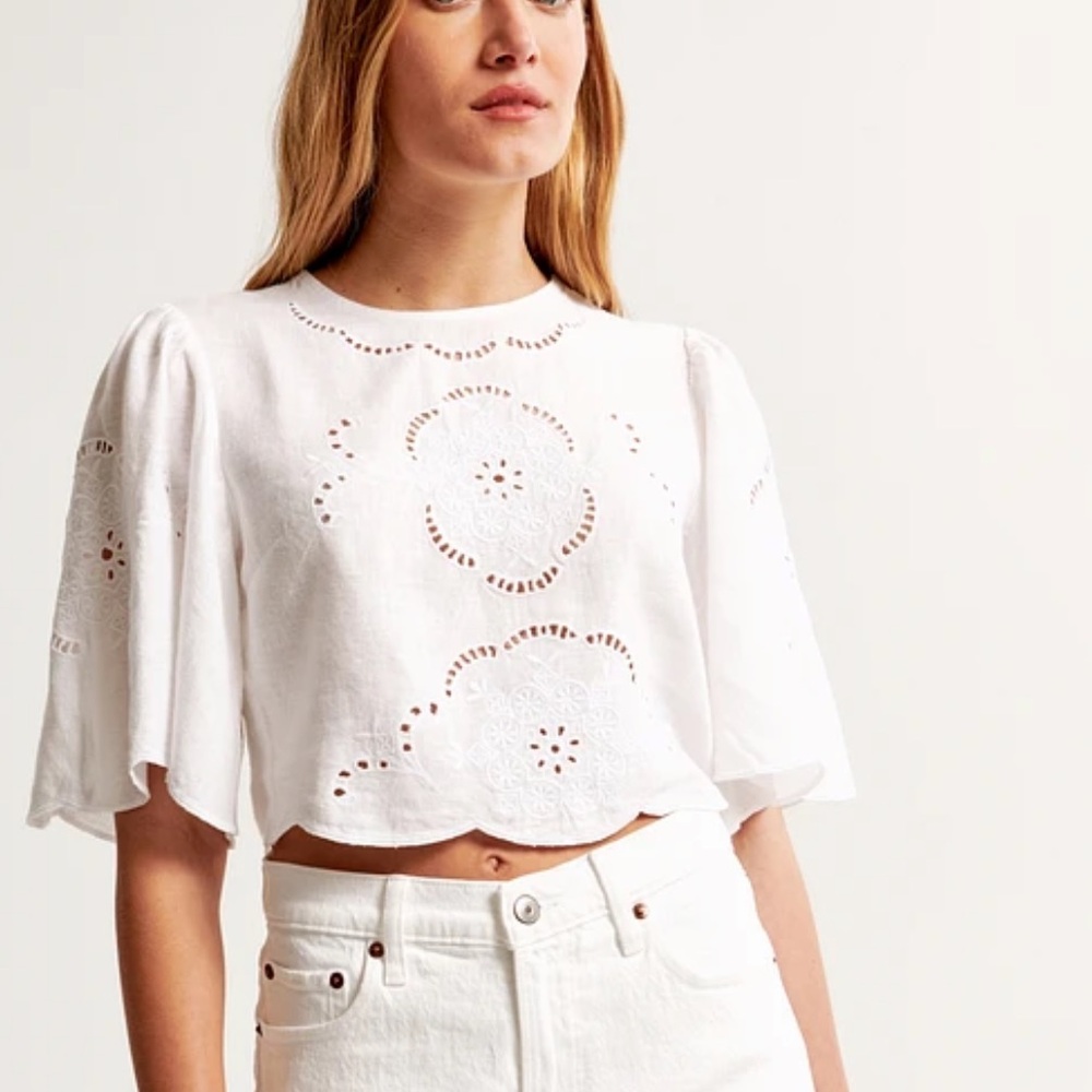 EUC Worn Once! Abercrombie white  Eyelet Angel sleeve Top size Medium ~$80